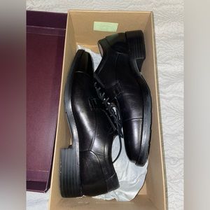 Black Leather Johnston and Murphy shoes 
Size 7.5